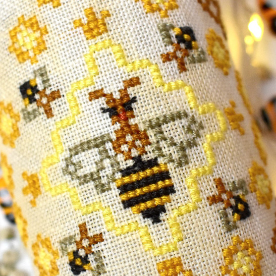 Kateryna - Stitchy Princess - The World of Bees (cross stitch chart)